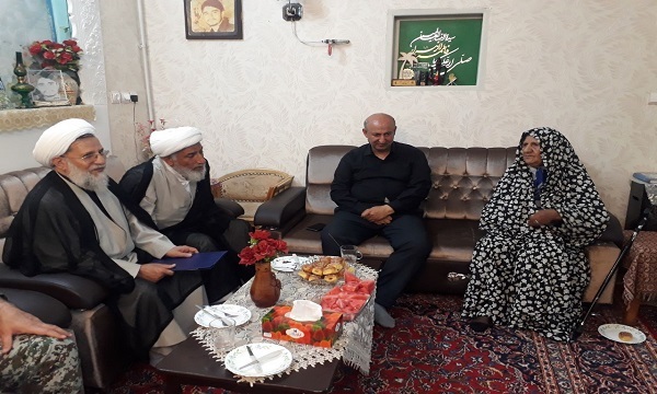 دیدار حجت الاسلام والمسلمین محمدحسنی با خانواده شهیدان هاشمیان